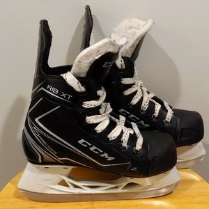 Hockey skates, CCM